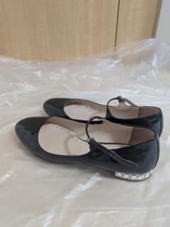 miu miu パテントレザー ビジューヒール パンプス ブラックのサムネイル