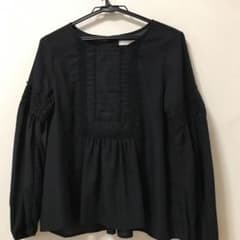 新品　未使用　ふんわり着られるブラックトップスのサムネイル