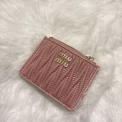 miumiuカードケースのサムネイル