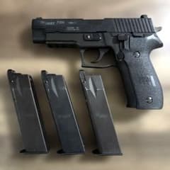 KSC P226R マガジン3本、グリップ小カスタム KSC P226R マガジン3本、グリップ小カスタム - メルカリ