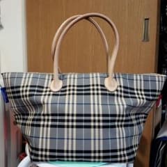 BURBERRY　バーバリー　限定色トートバックのサムネイル