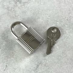 HERMES エルメス カデナ キー 南京錠 カギ シルバー 110番 - メルカリ