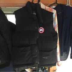 surfwkymnno2kcyan様 専用 カナダグースダウンベストのサムネイル