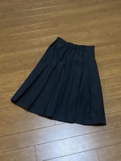 黒いプリーツスカート ひざ下丈のサムネイル