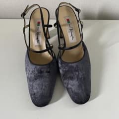 銀座カネマツ　ベルベットパンプスのサムネイル