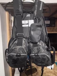 美品！SHIMANO ライフジャケット カモフラージュ柄 - メルカリ
