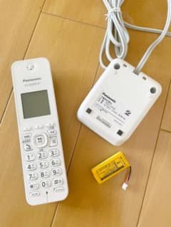 新品●Panasonic 電話子機 KX-FKD404-W1⭐︎正規バッテリー付のサムネイル