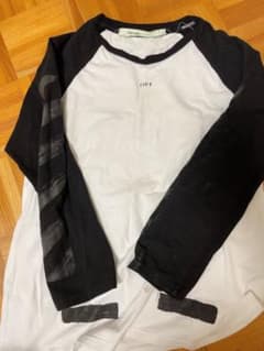 off white ロンTのサムネイル