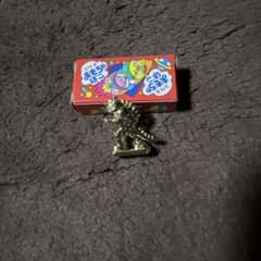 フエラムネコリス おもちゃばこ 金メッキ 怪獣のサムネイル