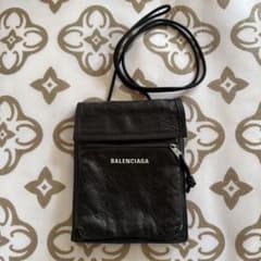 BALENCIAGA ブラックショルダーバッグのサムネイル