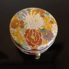 九谷焼き　ボンボニエール 花詰菊と牡丹　径9センチ×高5.5 新品未使用 お値下げ】九谷焼き ボンボニエール 花詰菊と牡丹 径9センチ×高5.5 未