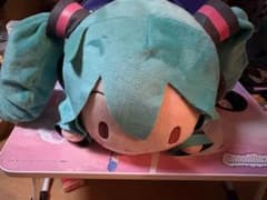 初音ミク メガジャンボ寝そべりぬいぐるみ - メルカリ