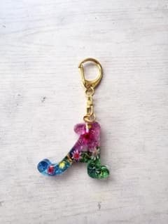 イニシャルA レジンチャーム ドライフラワー入り