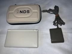 Nintendo DS light ホワイト(本体、アダプター、ケース)のサムネイル