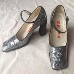 miumiuのグリッターパンプスのサムネイル