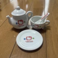 ハローキティ ミニチュア ティーセット 陶器製のサムネイル