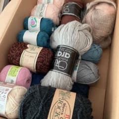 毛糸と刺繍糸のまとめ売りです。のサムネイル