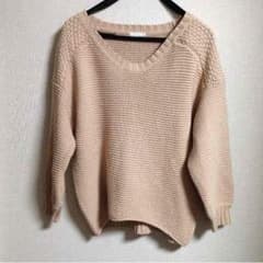 gu  ベージュのニットのサムネイル