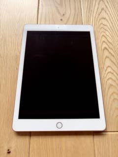 iPad 第6世代 128GB Wi-Fiモデル 箱付きのサムネイル