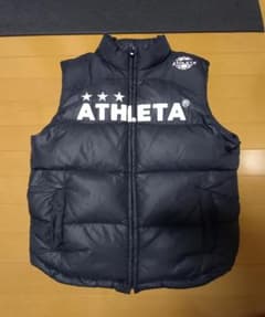 ATHLETAアスレタ　黒ダウンベスト　フットサル　サッカーのサムネイル