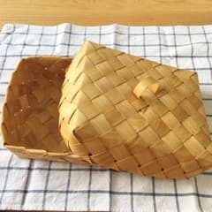 蓋つきの白樺のカゴのサムネイル