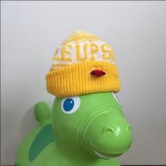 ポンポン付き ニット帽のサムネイル
