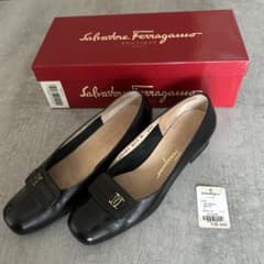 フェラガモ スクエアトゥ シンプル パンプス イタリア製 23㎝ - メルカリ