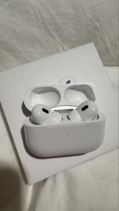 ジャンク品】【正規品】AirPods Pro 第二世代Lightning 本体 - メルカリ