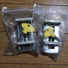 サッシ用補助錠 ドアウィンドウロックストッパー(二個)のサムネイル