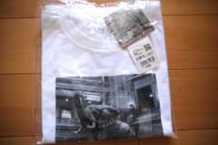 ユニクロ白黒ロゴTシャツのサムネイル