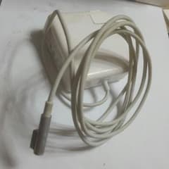 アップルの何か？充電器かな？のサムネイル