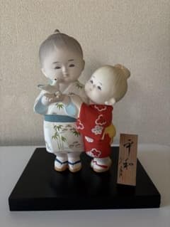 久月 博多人形「平和」 子供と鳩 飾り台・立札付き - メルカリ