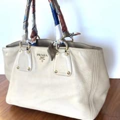 PRADA アイボリー ベージュ レザー ハンドバッグのサムネイル