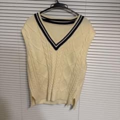 Dazy XL クリーム色 Vネック ニットベストのサムネイル