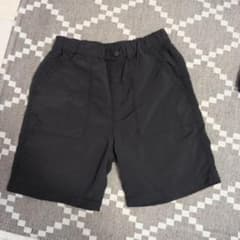 撥水ナイロンショートパンツ　UNIQLO　130 黒のサムネイル
