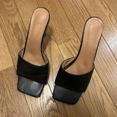 ブラックサンダルのサムネイル