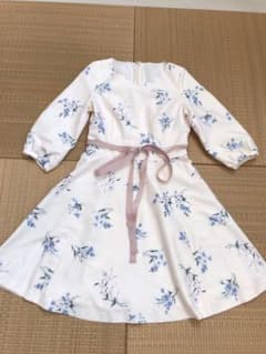 パターン フィオナ　白花柄ワンピースのサムネイル