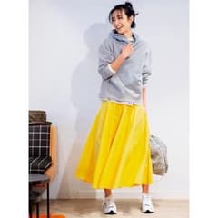【calme様専用】VERY STORE 3月号切替フレアスカート【ホワイト】のサムネイル