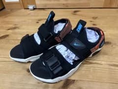 NIKE キャニオンサンダル ブラック ブルーのサムネイル