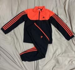 【adidas】アディダス キッズ ジャージ 上下セット130サイズ黒×オレンジのサムネイル