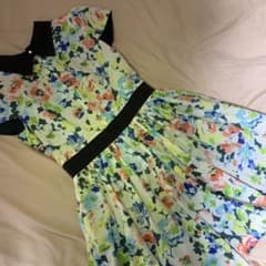 花柄ワンピースのサムネイル