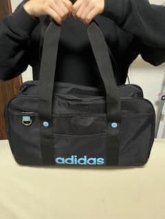 スクールバッグ　スポーツバッグ　adidasロゴ　黒　ブラックのサムネイル