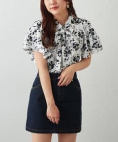 美品 OLIVE des OLIVE フラワープリント 半袖ブラウスのサムネイル