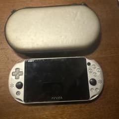 電源がつかないPlayStation Vita 本体 ホワイト 専用ケース付き - メルカリ