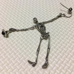 美品 ヴィヴィアンウエストウッド スカルピアスのサムネイル
