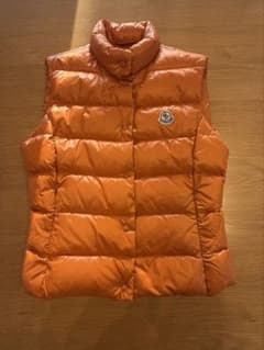 MONCLER オレンジ ダウンベスト 茶タグのサムネイル