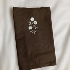 花刺繍入りリバーシブルブックカバー ブラウンのサムネイル