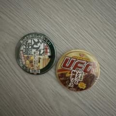 日清 どん兵衛 U.F.O. 缶バッジ 2種セットのサムネイル