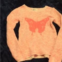 h&m  カットソー  バタフライのサムネイル
