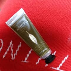 L'OCCITANE  ハンドクリームのサムネイル